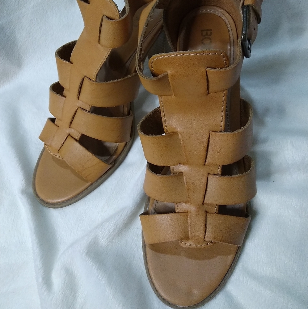 Bongo woman's strap high heel size 8